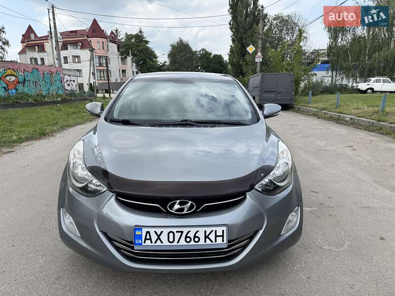 Hyundai Elantra 2012