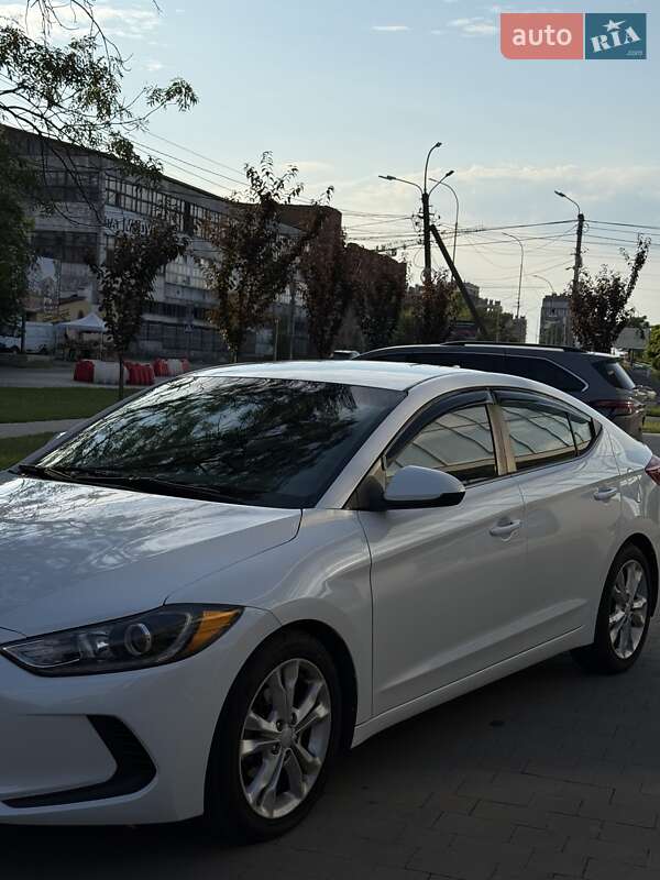 Седан Hyundai Elantra 2016 в Ужгороде