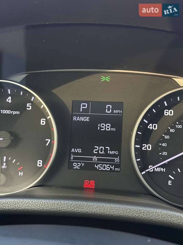 Седан Hyundai Elantra 2016 в Ужгороде