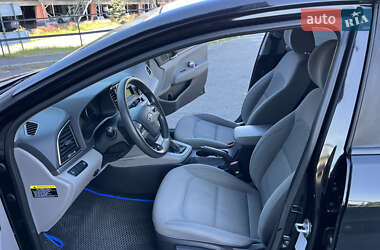 Седан Hyundai Elantra 2016 в 