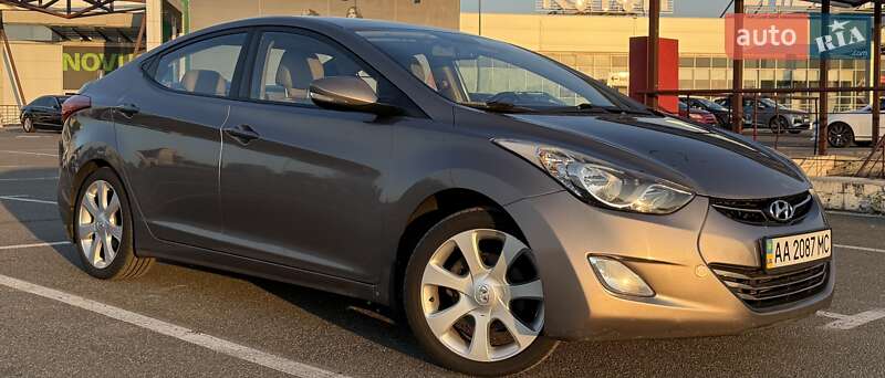 Седан Hyundai Elantra 2012 в Киеве