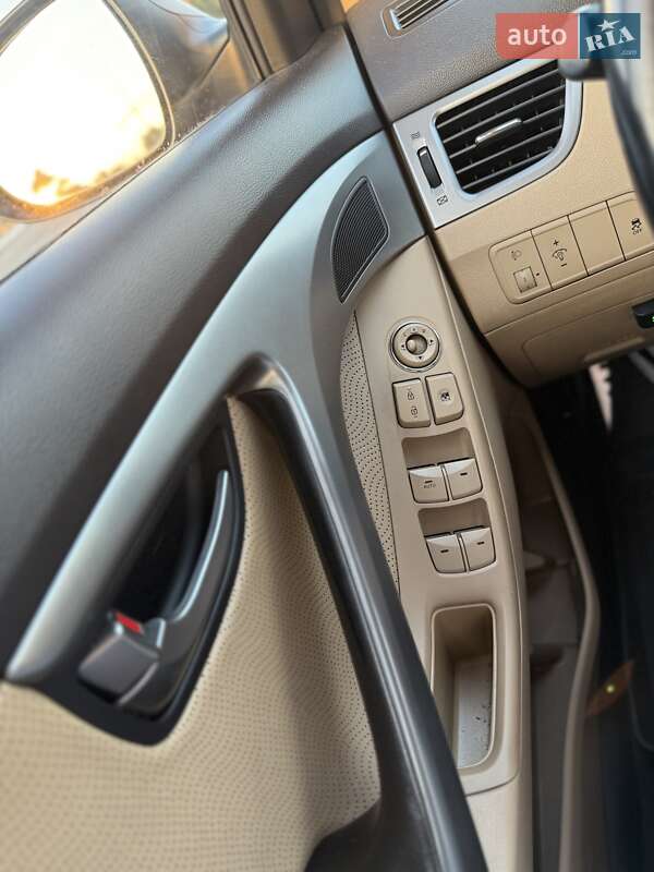 Седан Hyundai Elantra 2012 в Киеве