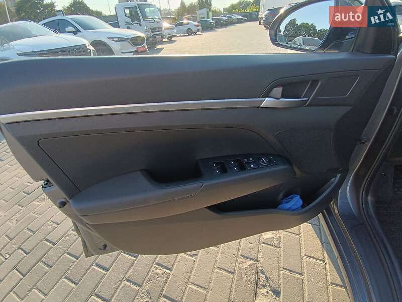 Седан Hyundai Elantra 2019 в Полтаве