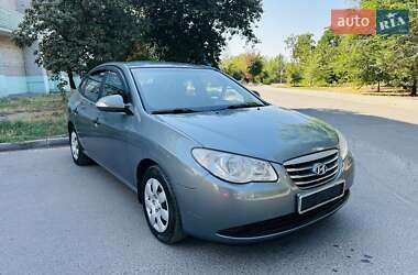 Седан Hyundai Elantra 2010 в Новомосковске