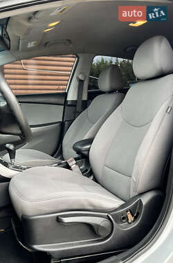 Седан Hyundai Elantra 2013 в 