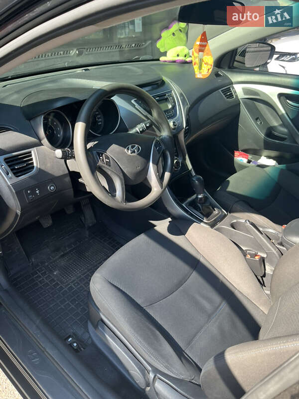 Седан Hyundai Elantra 2013 в Дніпрі