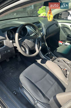 Седан Hyundai Elantra 2013 в 