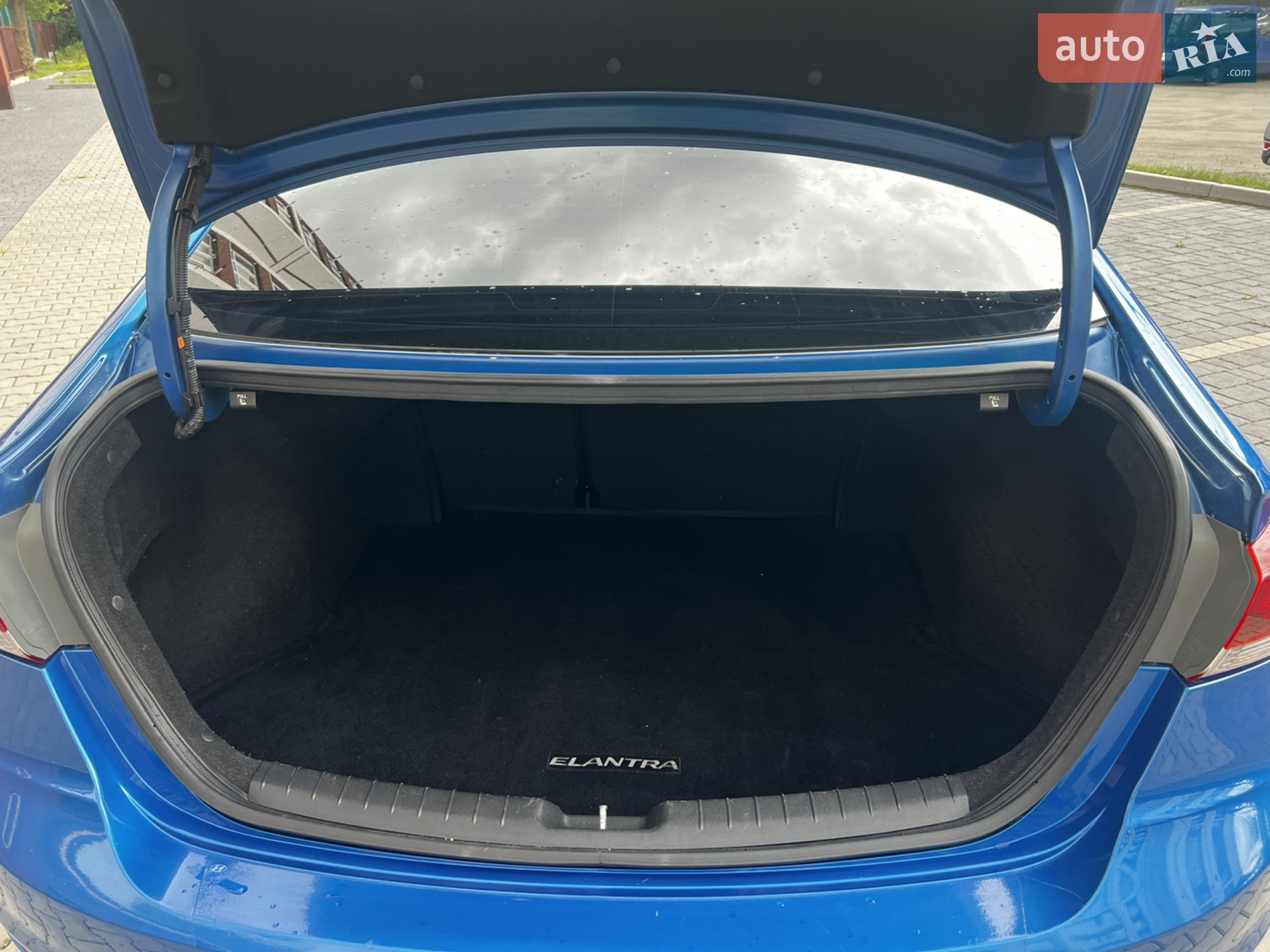 2017 Hyundai Elantra - мініатюра 16