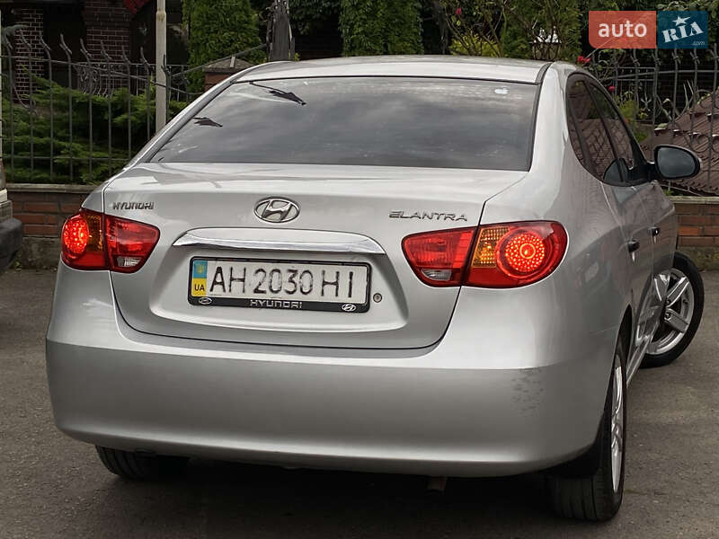 Седан Hyundai Elantra 2011 в Дрогобыче
