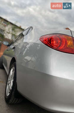 Седан Hyundai Elantra 2011 в 