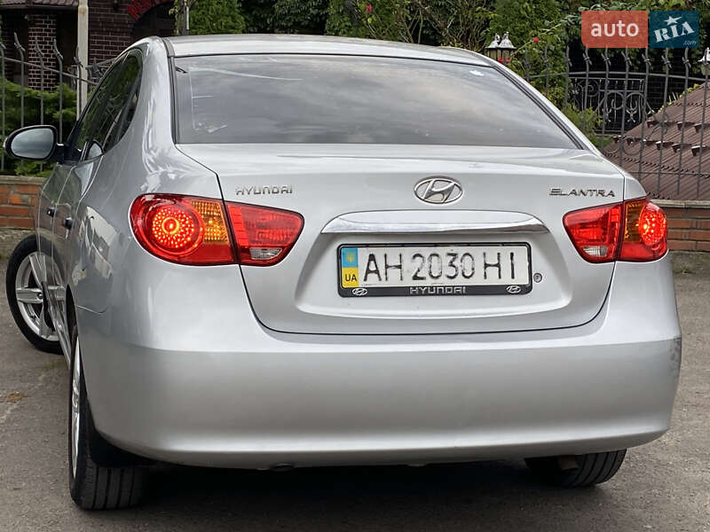 Седан Hyundai Elantra 2011 в Дрогобыче