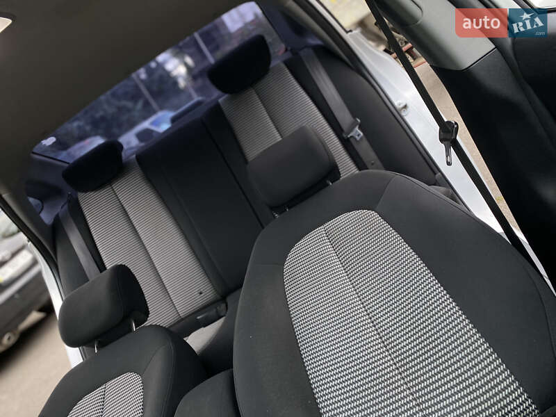 Седан Hyundai Elantra 2011 в Дрогобыче