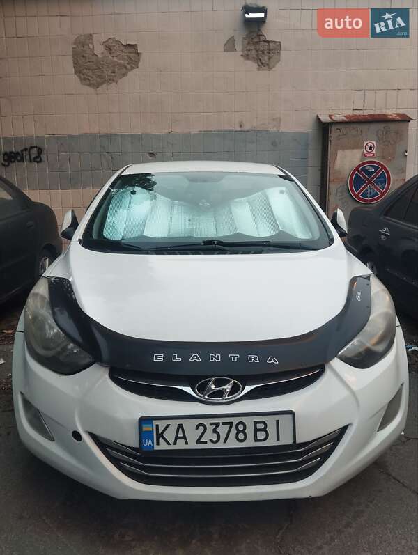 Седан Hyundai Elantra 2013 в Киеве