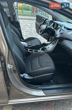 Седан Hyundai Elantra 2013 в 