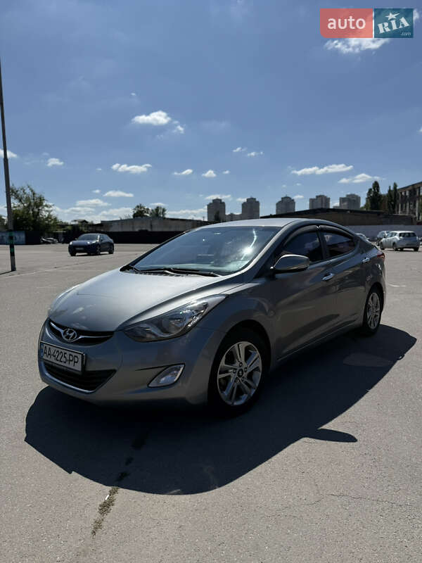 Hyundai Elantra 2012