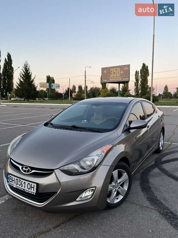 Седан Hyundai Elantra 2013 в 