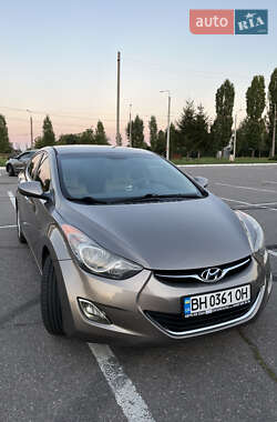 Седан Hyundai Elantra 2013 в 