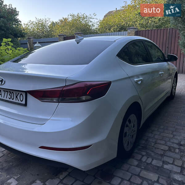Седан Hyundai Elantra 2017 в Києві
