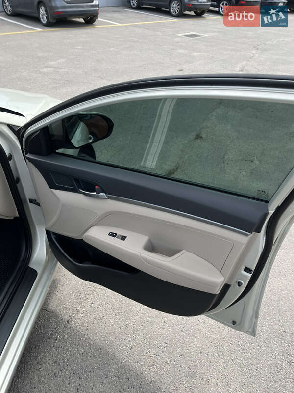 Седан Hyundai Elantra 2017 в Полтаве