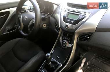 Седан Hyundai Elantra 2013 в 