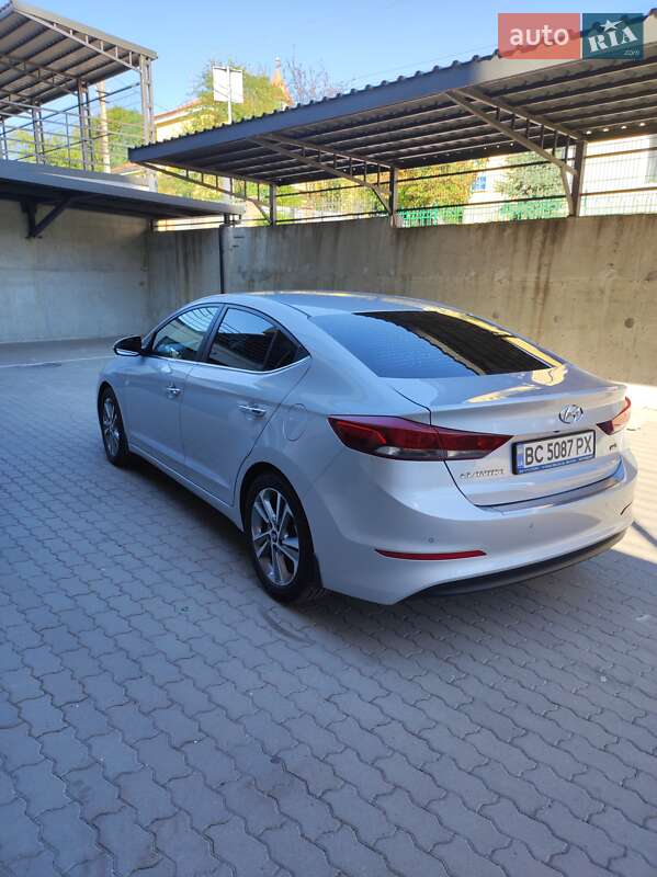 Седан Hyundai Elantra 2017 в Дрогобыче