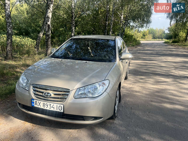 Седан Hyundai Elantra 2010 в 