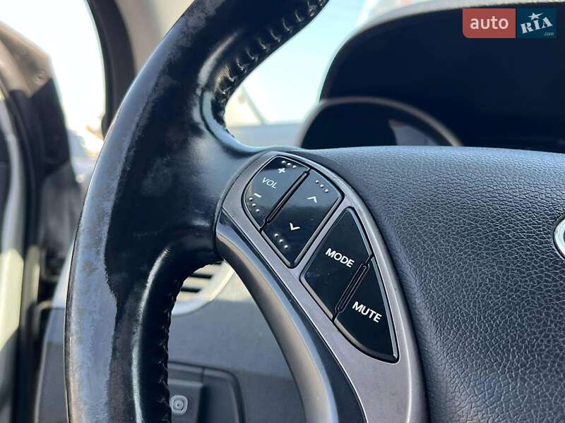 Седан Hyundai Elantra 2013 в Львове