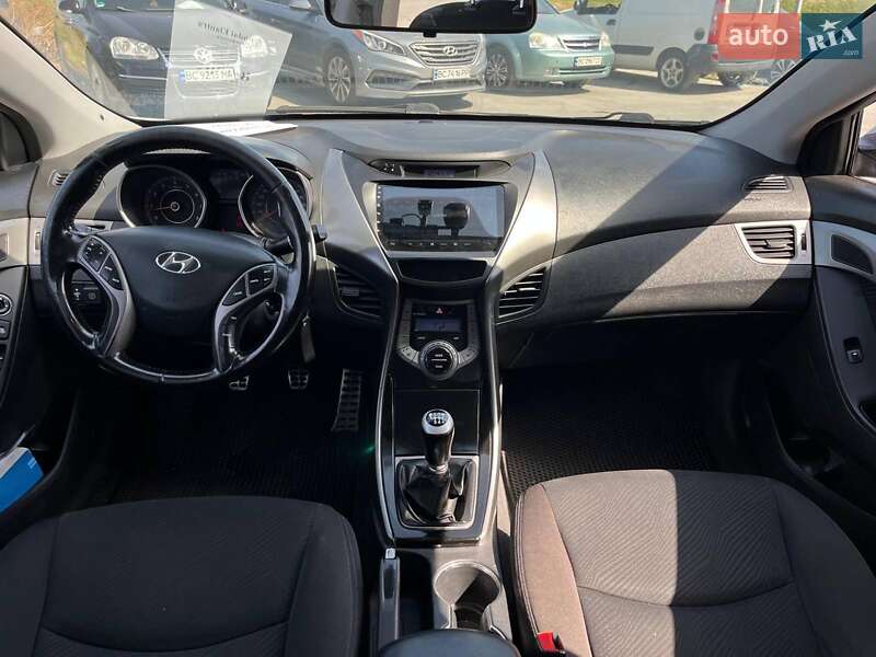 Седан Hyundai Elantra 2013 в Львове