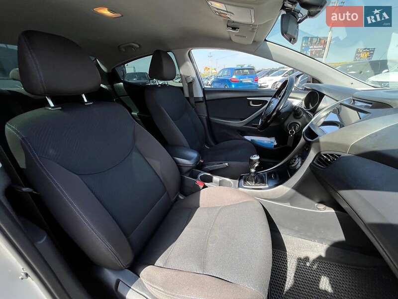 Седан Hyundai Elantra 2013 в Львове