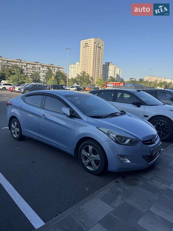 Седан Hyundai Elantra 2013 в Киеве