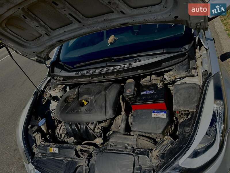 Седан Hyundai Elantra 2015 в Украинке