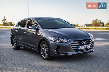 Седан Hyundai Elantra 2016 в Звягелі