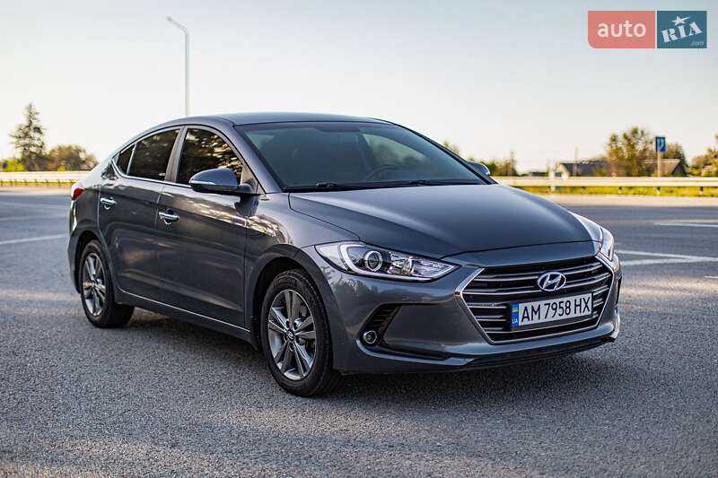 Седан Hyundai Elantra 2016 в Звягеле