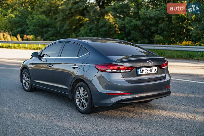 Седан Hyundai Elantra 2016 в Звягеле