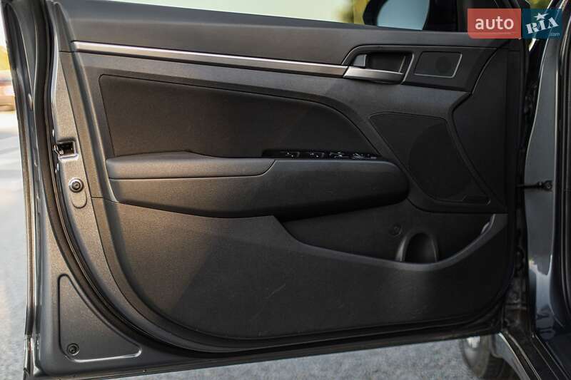 Седан Hyundai Elantra 2016 в Звягеле