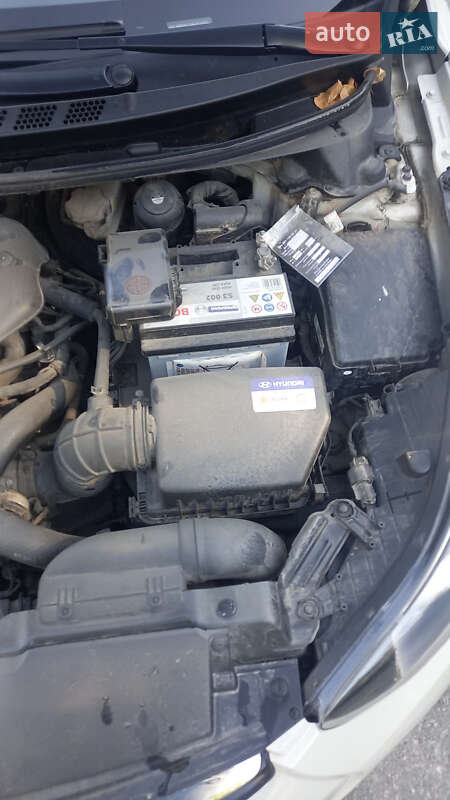 Седан Hyundai Elantra 2012 в Кременчуге