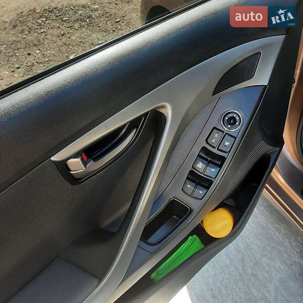 Седан Hyundai Elantra 2013 в Киеве