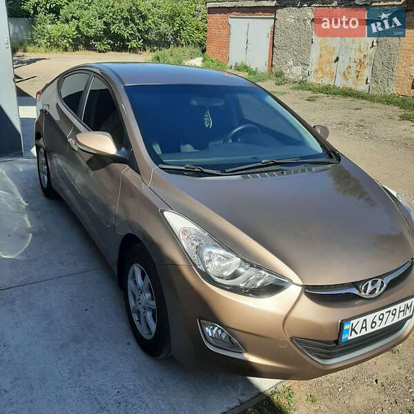 Седан Hyundai Elantra 2013 в Киеве