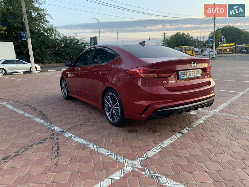 Седан Hyundai Elantra 2017 в Одессе