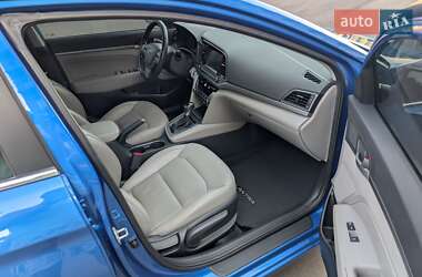 Седан Hyundai Elantra 2016 в 