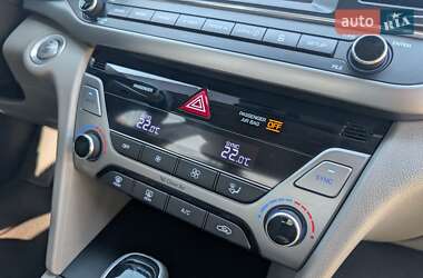 Седан Hyundai Elantra 2016 в 