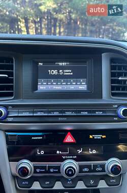 Седан Hyundai Elantra 2020 в 