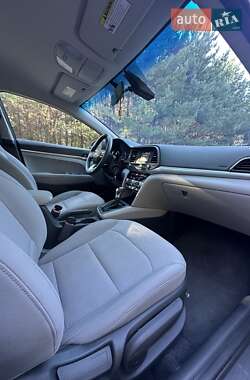 Седан Hyundai Elantra 2020 в 