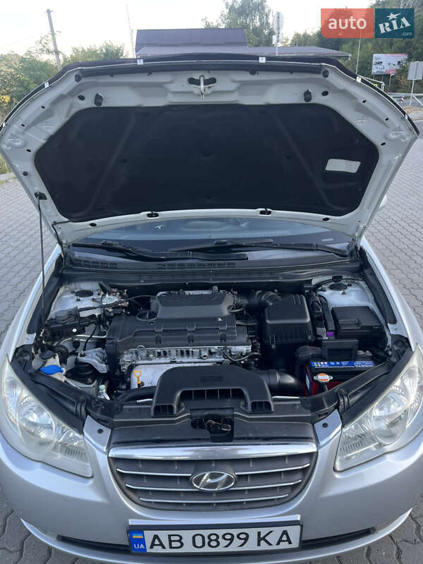 Седан Hyundai Elantra 2008 в Могилев-Подольске