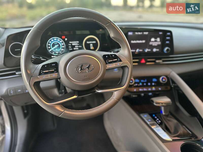 Седан Hyundai Elantra 2020 в Кривом Роге