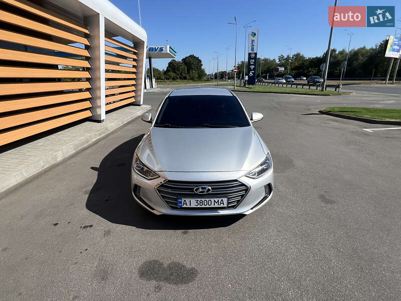 Седан Hyundai Elantra 2016 в Киеве