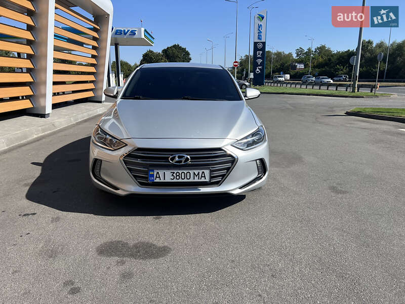 Седан Hyundai Elantra 2016 в Киеве
