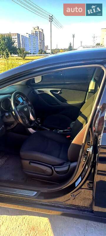 Седан Hyundai Elantra 2015 в Нетешине