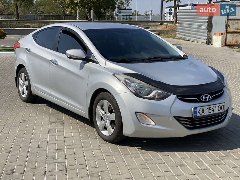 Hyundai Elantra 2012