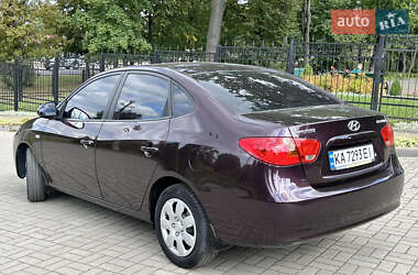 Седан Hyundai Elantra 2008 в  фото 4 Седан Hyundai Elantra 2008 в